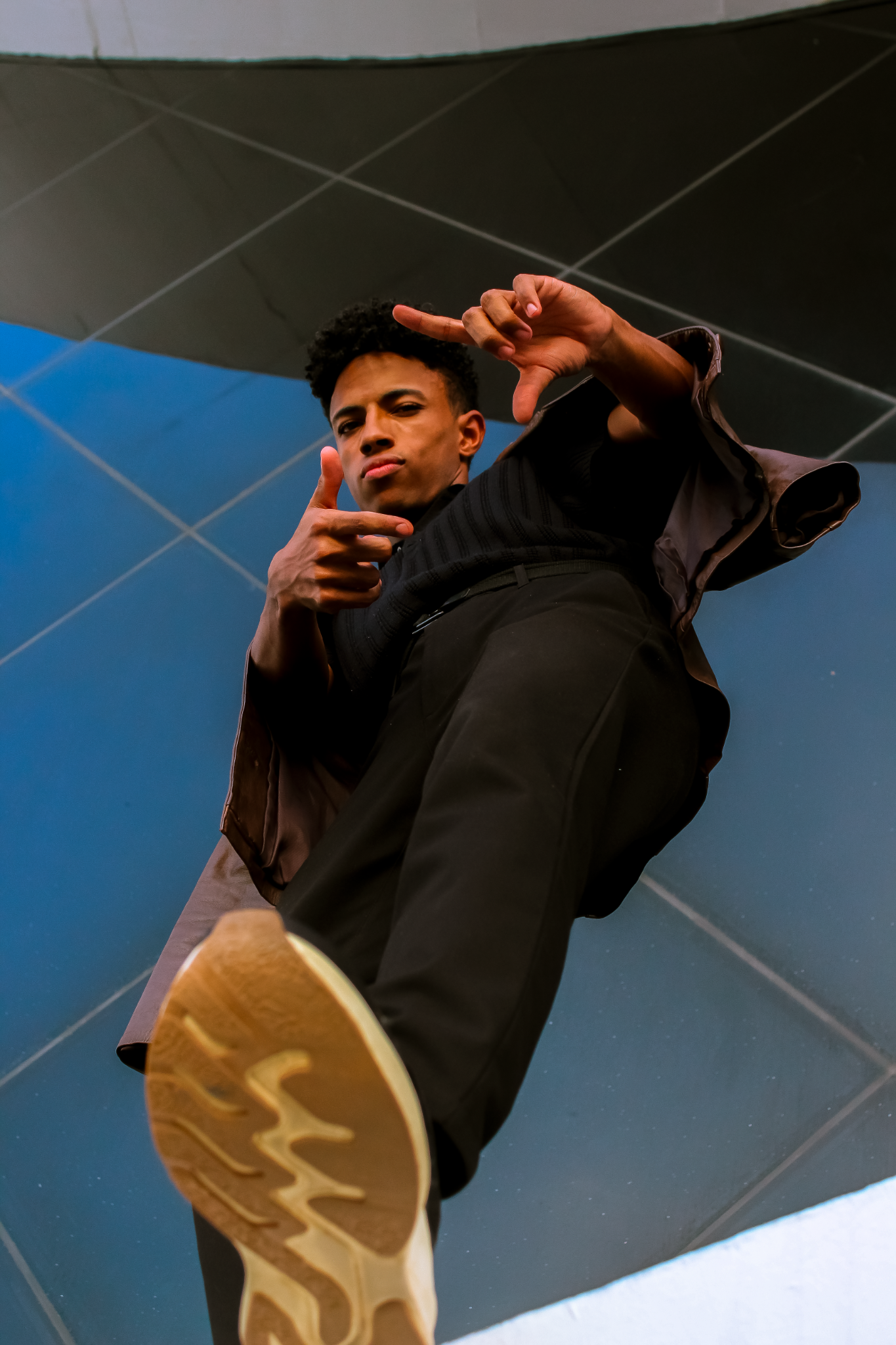 Samuel em fotografia criativa de baixo para cima